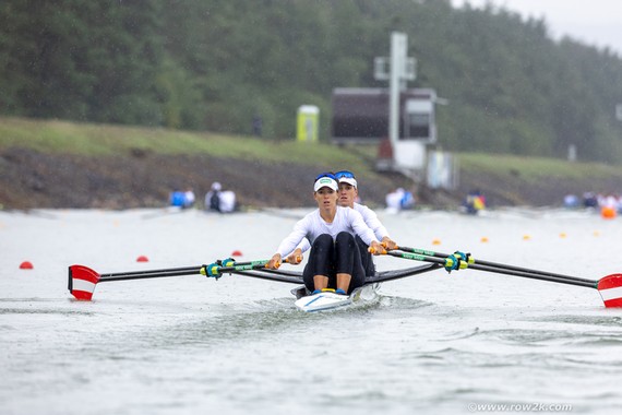 row2k features: Lobnig Sisters in W2x: 'Girls Just Wanna Have Fun'