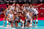 USA women's volleyball celebrating win over CHN - Click for full-size image!