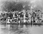 1890. Crowds sheltering under umbrellas on the riverside at Henley Regatta.  Courtesy of HRR - Click for full-size image!